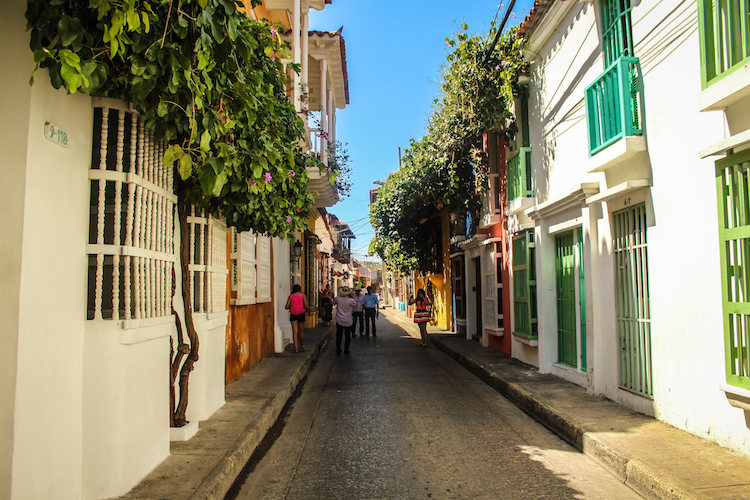 8 - COLOMBIA kleurige straatjes