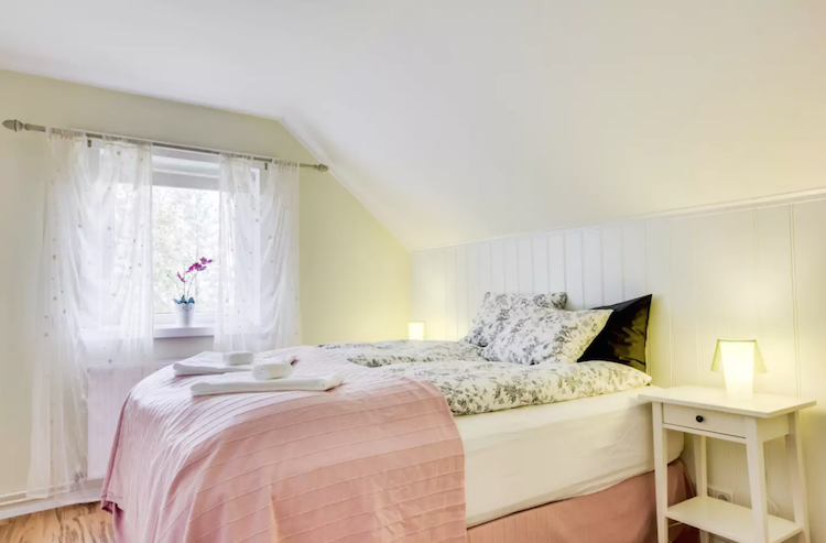 Airbnb IJsland Slaapkamer Eldstó Art Cafe