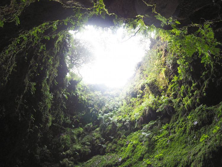 Algar do Carvao krater gat terceira azoren