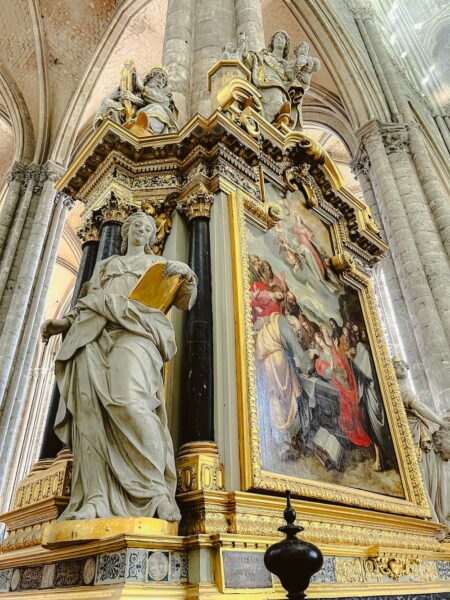 Amiens binnen kathedraal