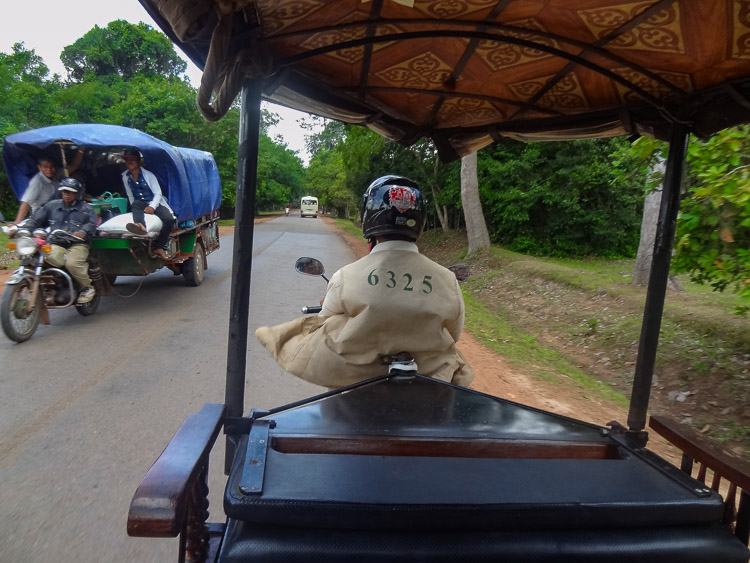 Angkor wat cambodja tour tuktuk