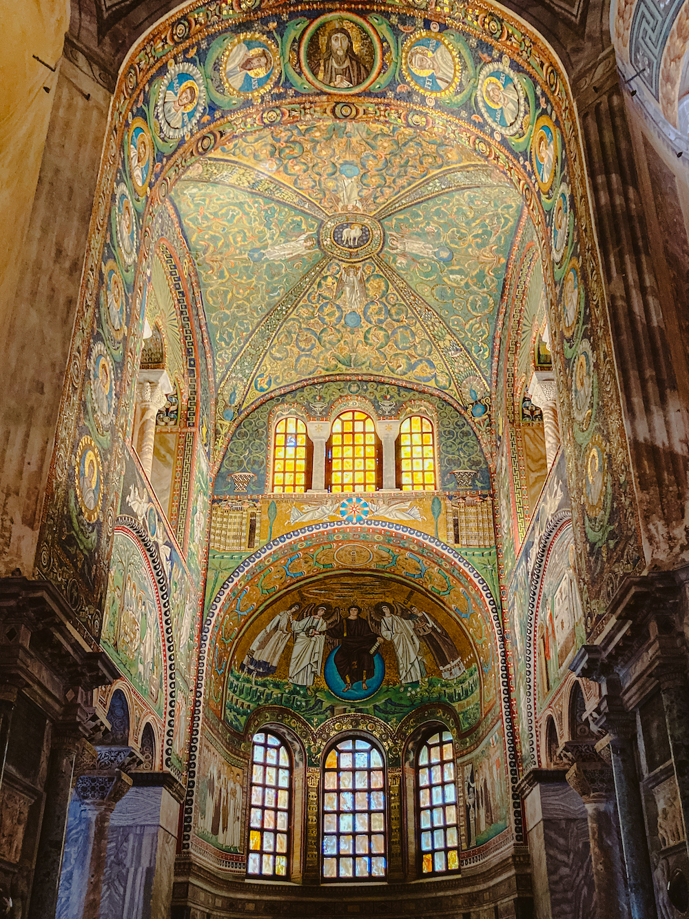 Basilica di San Vitale van binnen
