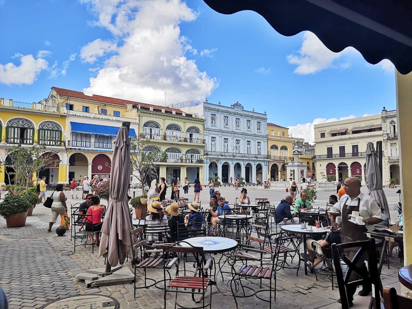 Bezienswaardigheden havana fietsen_in_havana_plaza_vieja
