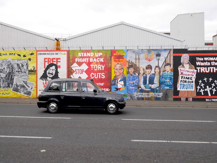 Wat te doen in Belfast? Black cab tour