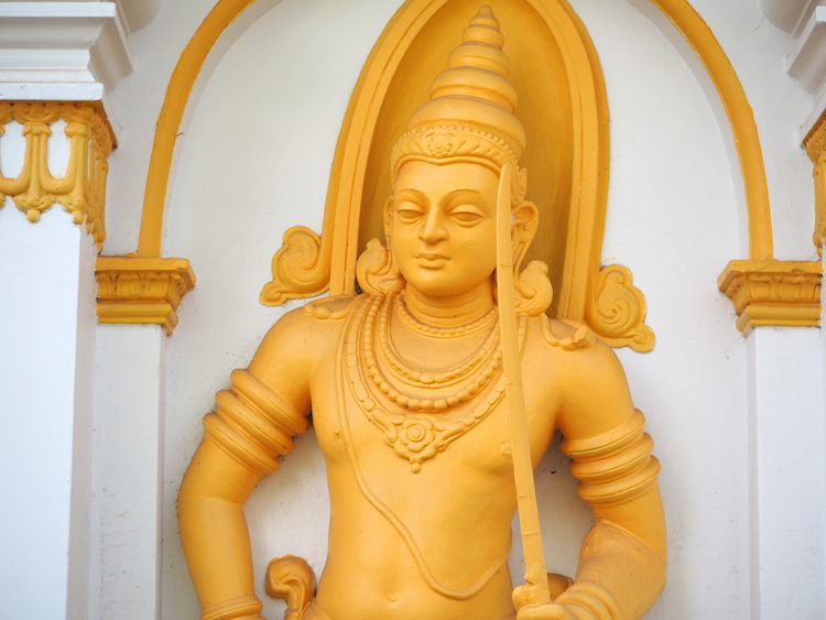 Boeddha-beeld-jaya-Sri-Maha-Bodhi-anuradhapura