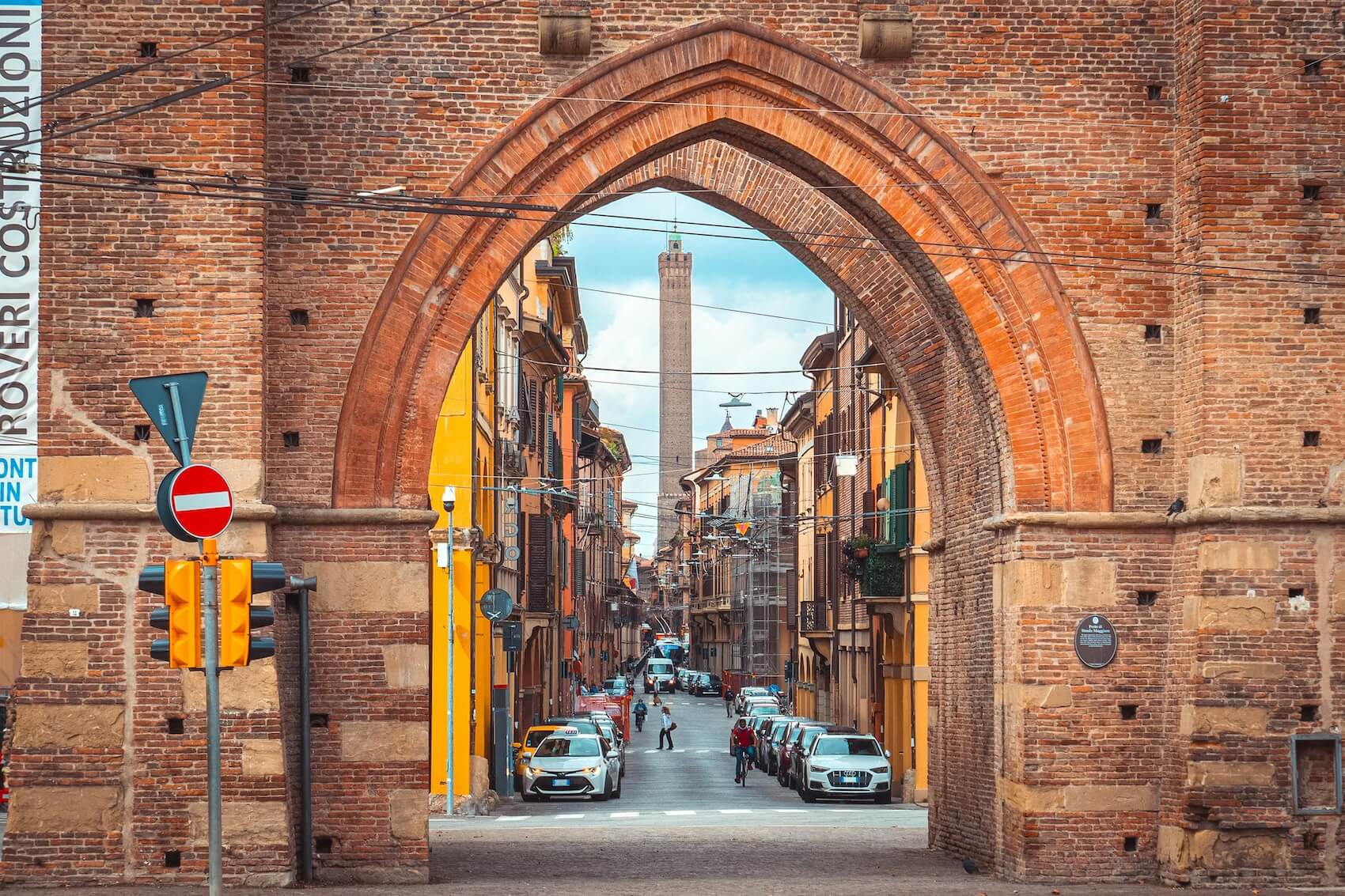 Bologna poort en toren