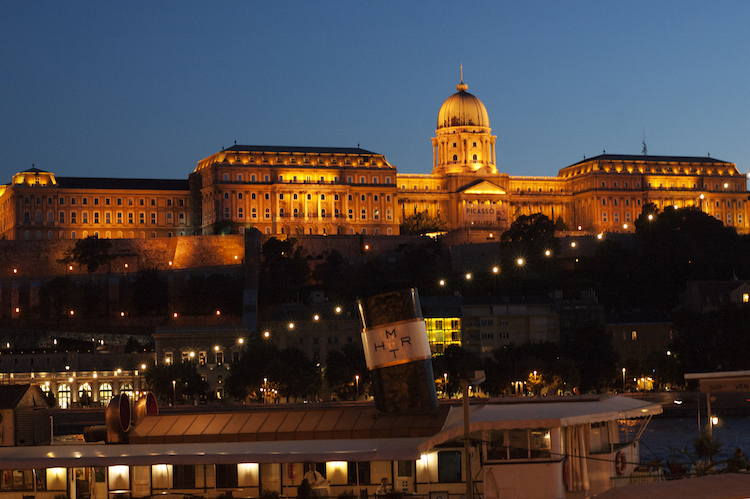 Budapest avondwandeling zomer langs donau