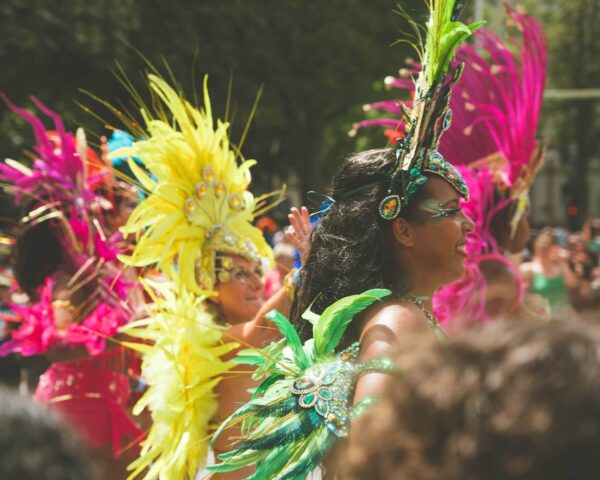 Carnaval Rio, dames in outfit