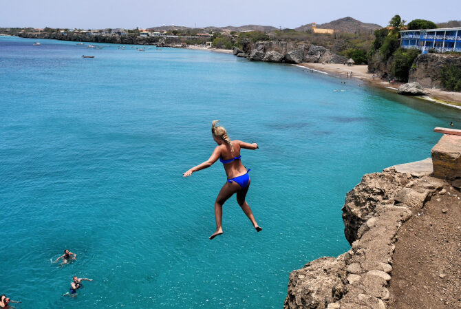 Cliff diving playa westpunt curacao