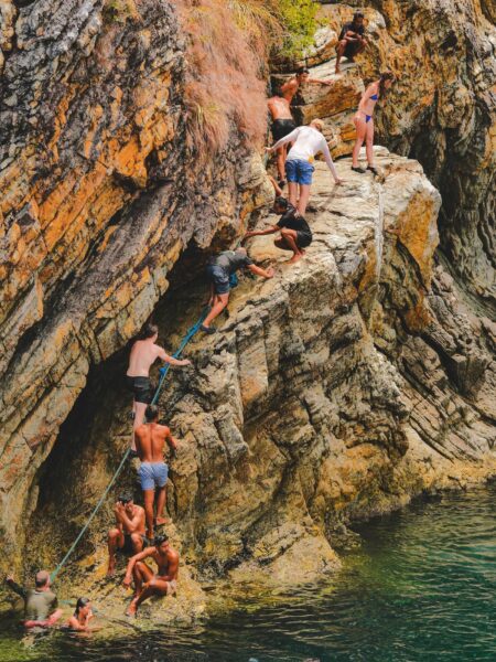 Cliff jumping Buhay Isla Eco Tours