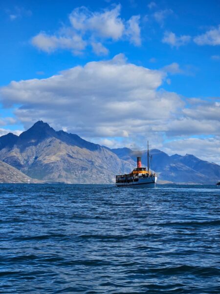 Cruise in Queenstown
