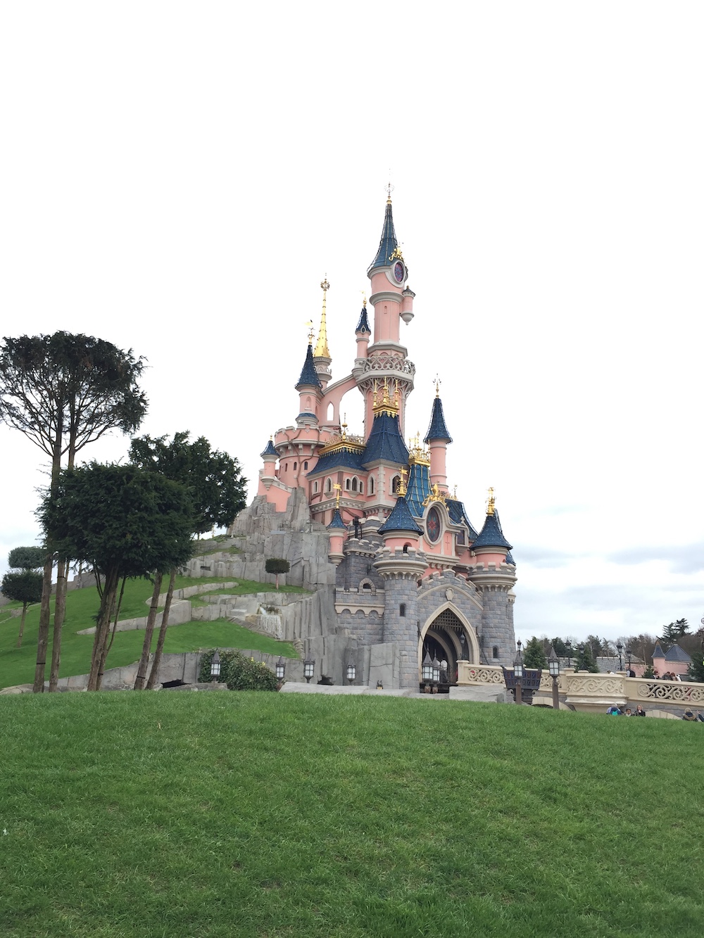 Disneyland parijs attracties roze kasteel
