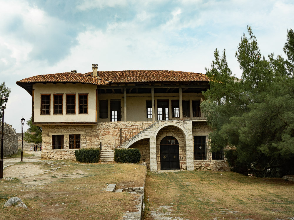 Doen in Berat Citadel
