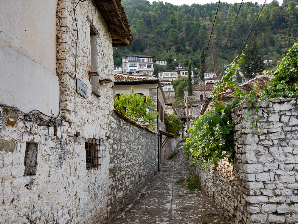 Doen in Berat Track