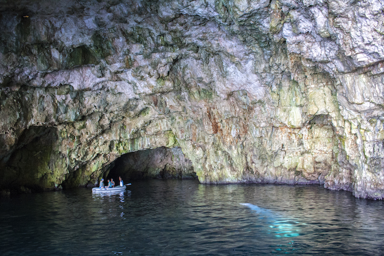Eiland vis activiteiten Green cave