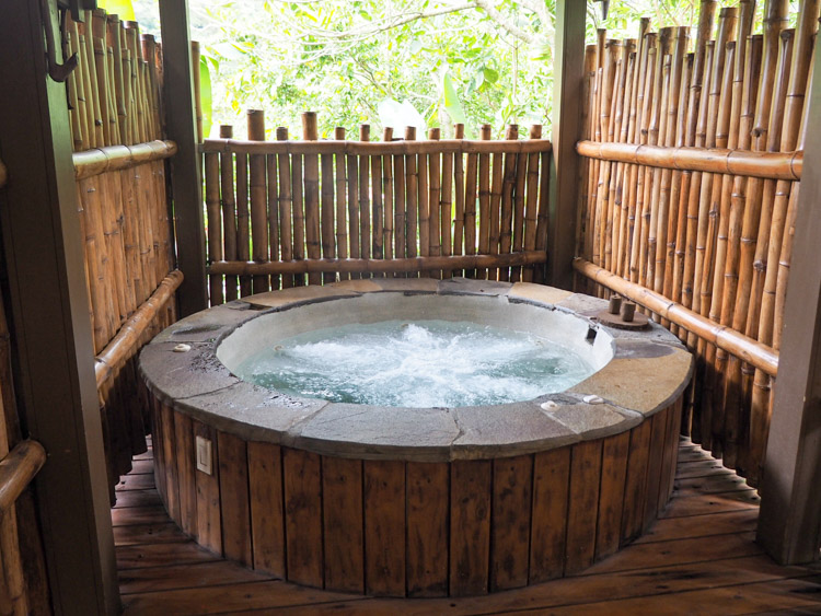 El Silencio Costa Rica hot tub