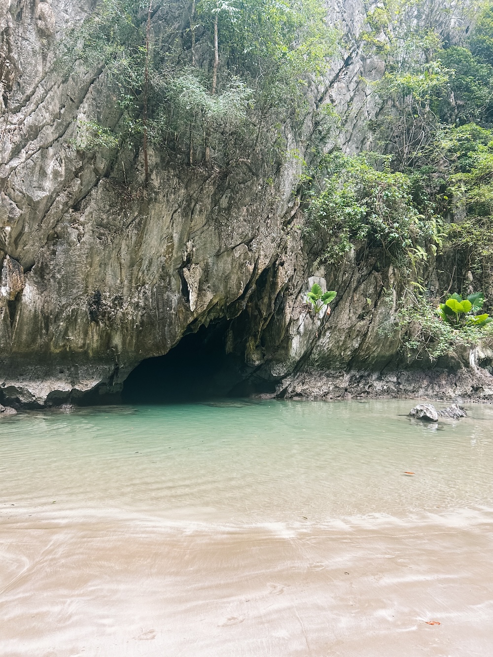 Emerald cave op Koh Mook