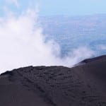 Etna vulkaan wolken zee
