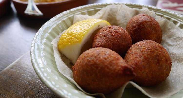 Falafel eten in jordanie