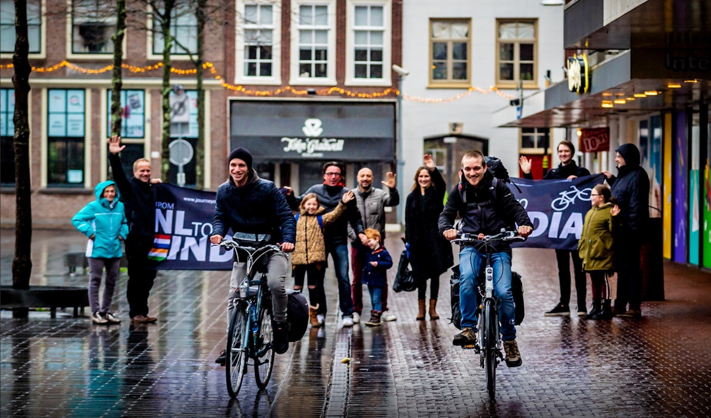 Wow: Deze 2 gasten fietsen de maanden van Nederland India! | WeAreTravellers