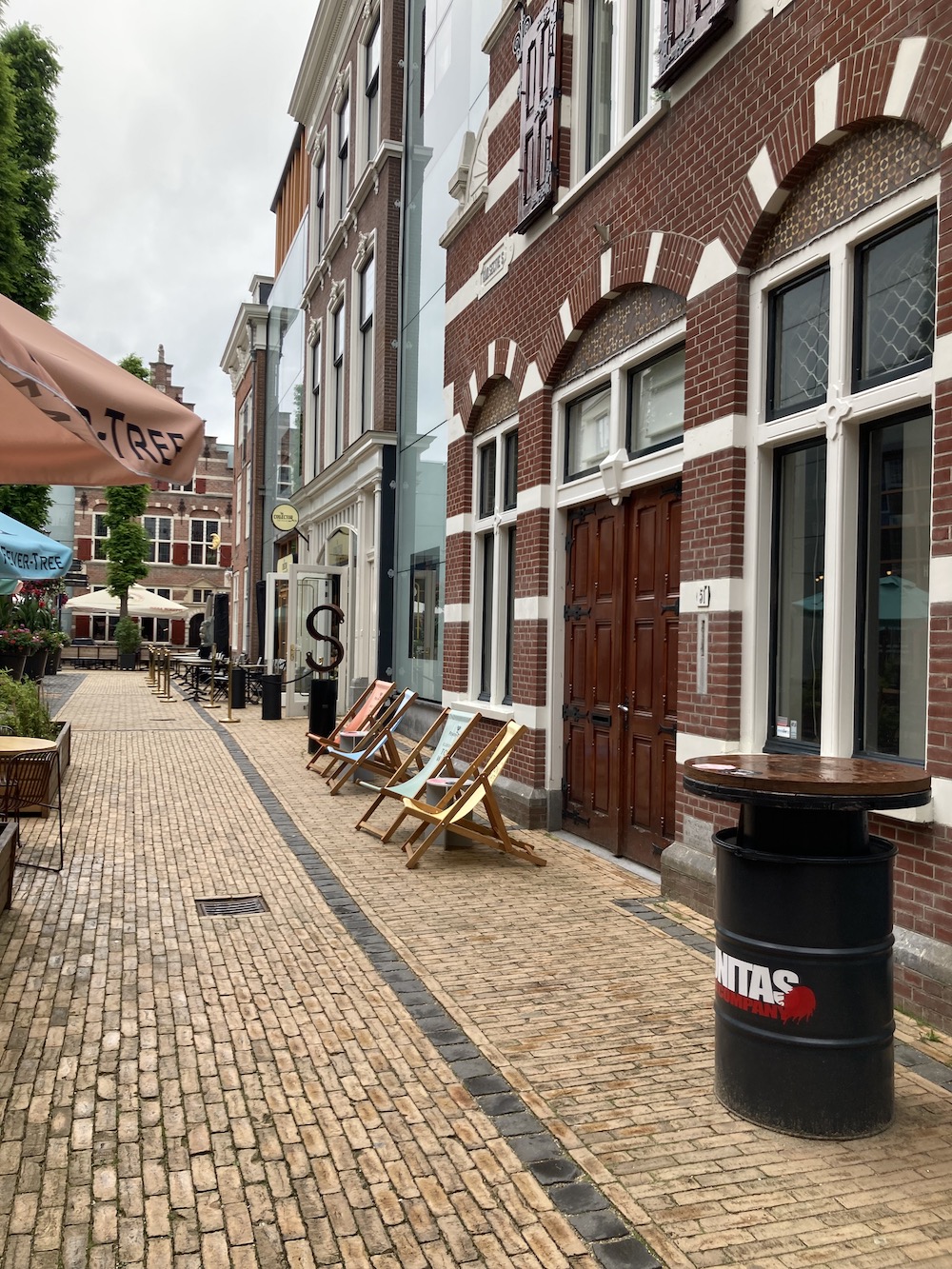 Foodhallen straatje in Den Haag