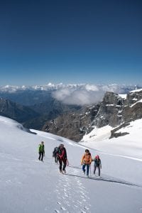 Groep klimmers zwitserse alpen