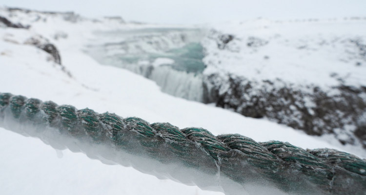 Gullfoss-waterval-in-IJsland-winter