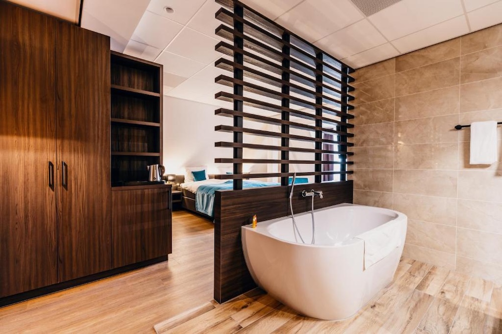 HOogeveen, hotelkamers met Jacuzzi in Nederland
