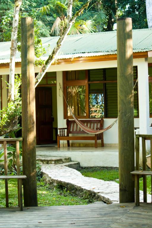 Hotel Jaguar Inn Tikal guatemala hotels