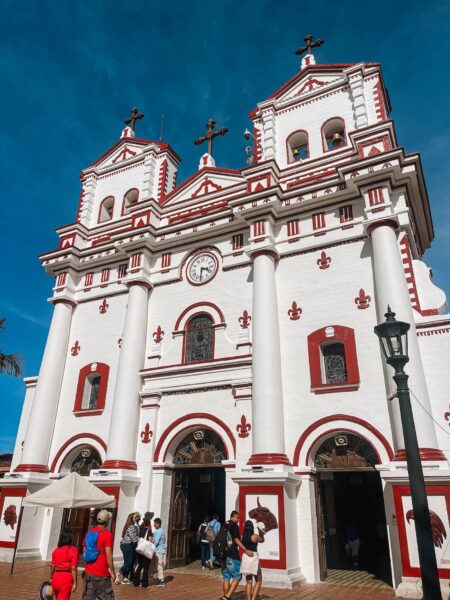 Kerk op centrale plein, Guatapé