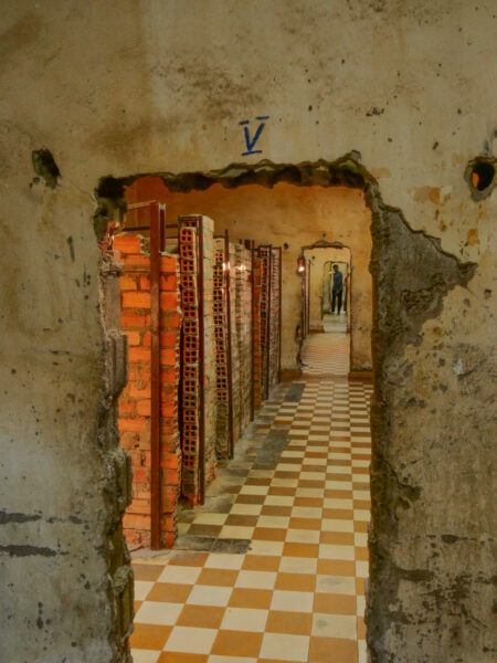 Killing fields Phnom Penh cambodjaPrison Museum 1