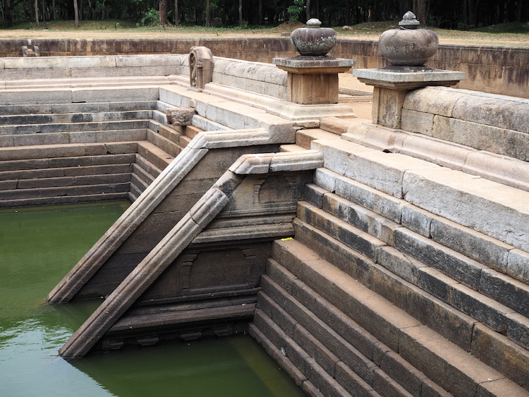 anuradhapura-Kuttam-Pokuna-sri-lanka