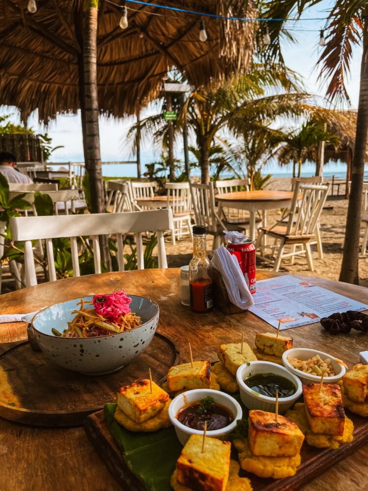 Las Peñitas, eten bij Sua, tostones