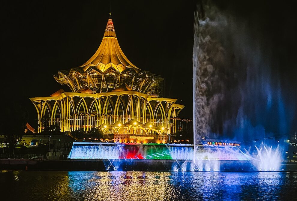 Licht- en fonteinshow Kuching