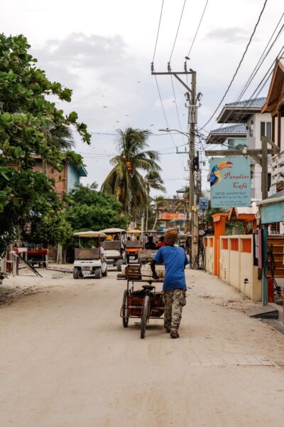 Local op Caye Caulker, Belize