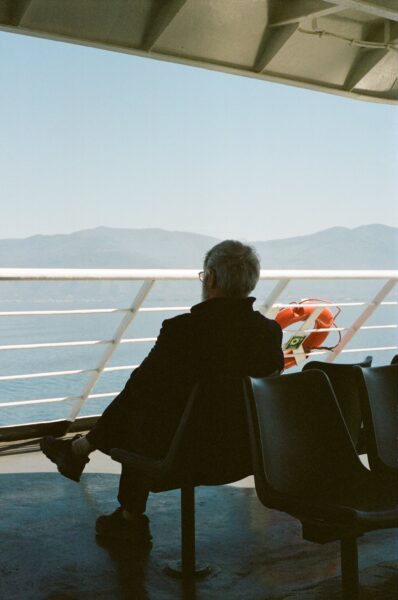 Lokale man op veerboot Alonissos