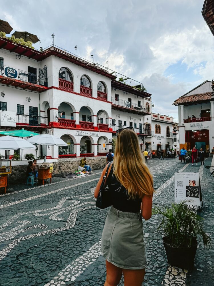 Lopen door straten Taxco