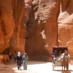 Lopend naar Petra Jordanie