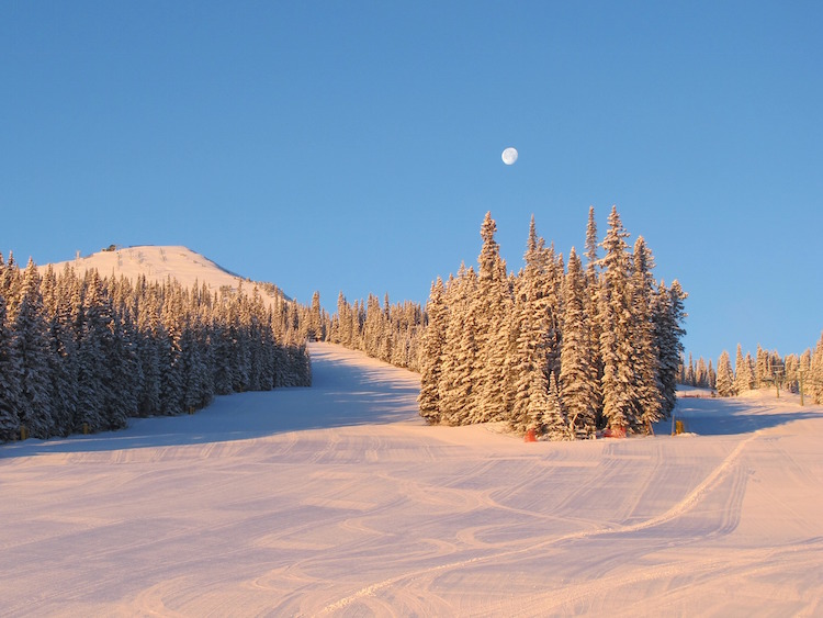 Marmot Basin Canada wintersport canadian rockies uitzicht