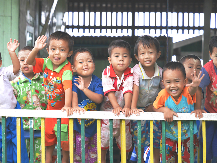Myanmar kindjes backpacken