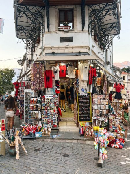 Old Town Gjirokastër souvenirwinkel