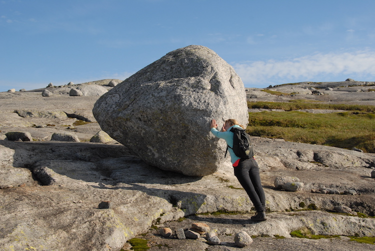 Onderweg naar Kjeragbolten Boulder
