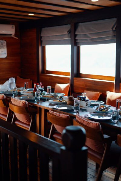 Ontbijt aan boord komodo tour