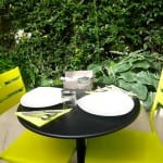 Ontbijten in de tuin van Legend Hotel Parijs