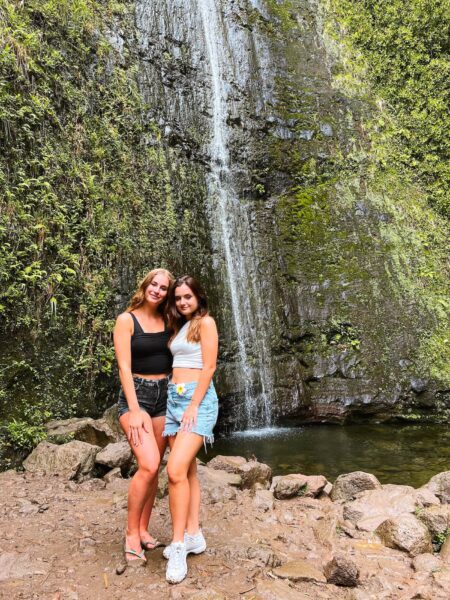 Op de foto bij Manoa Falls