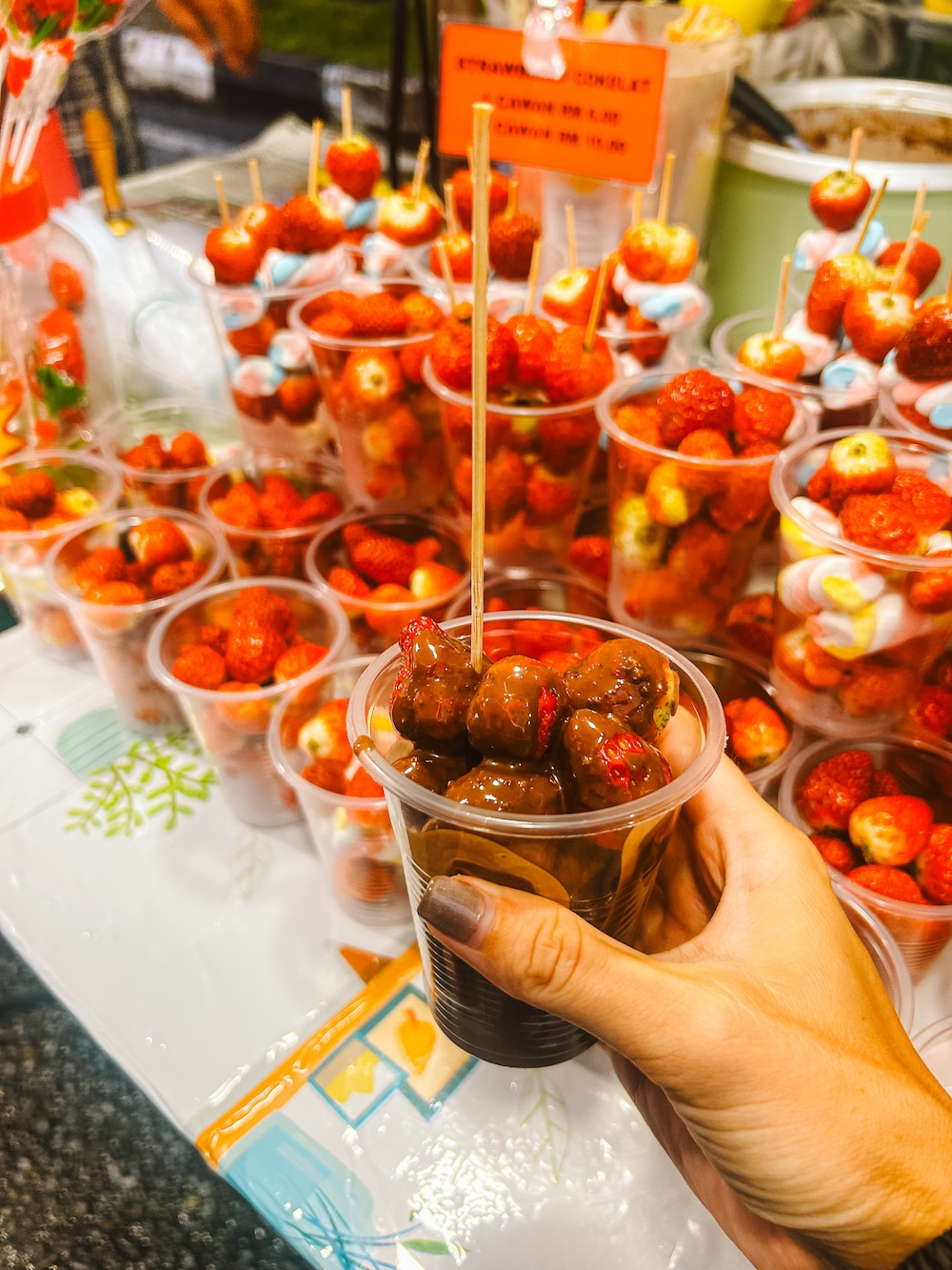 Pasar Malam night market aardbeien
