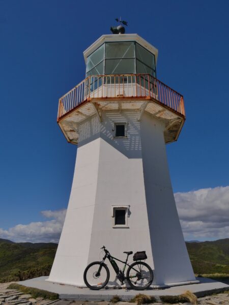 Pencarrow e-bike bij vuurtoren