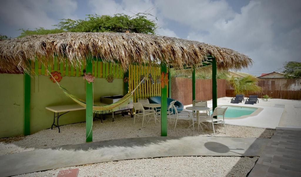 Pista Q hostel and apartments