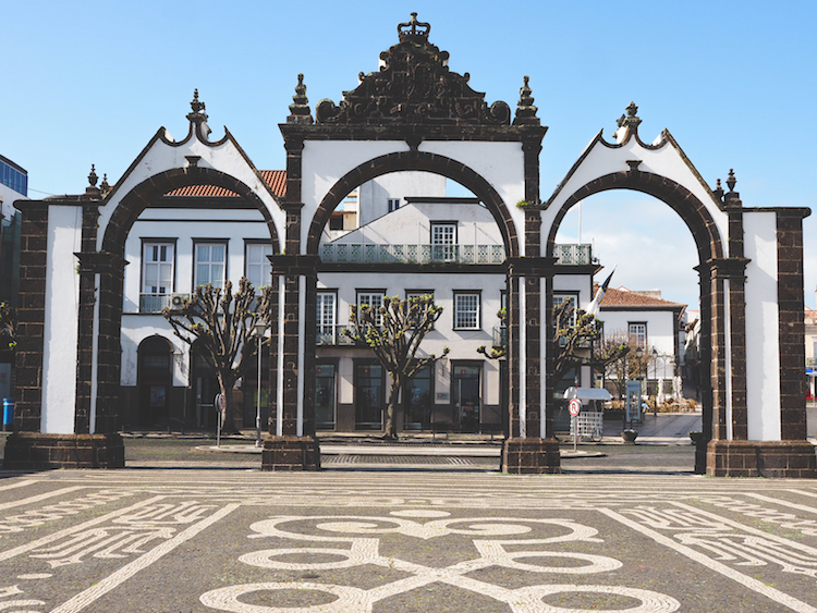 Ponta-Delgada-Portas-da-Cidade