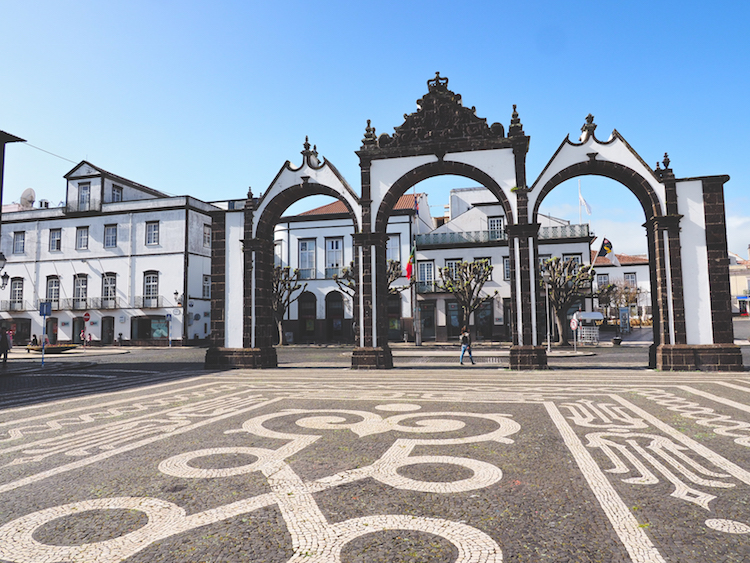 Ponta-Delgada-Portas-da-Cidade
